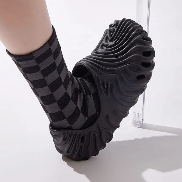 Mens slides - Picture 2 of 8